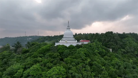 Rumassala Hill, Galle – Myth, Nature & Panoramic Wonders