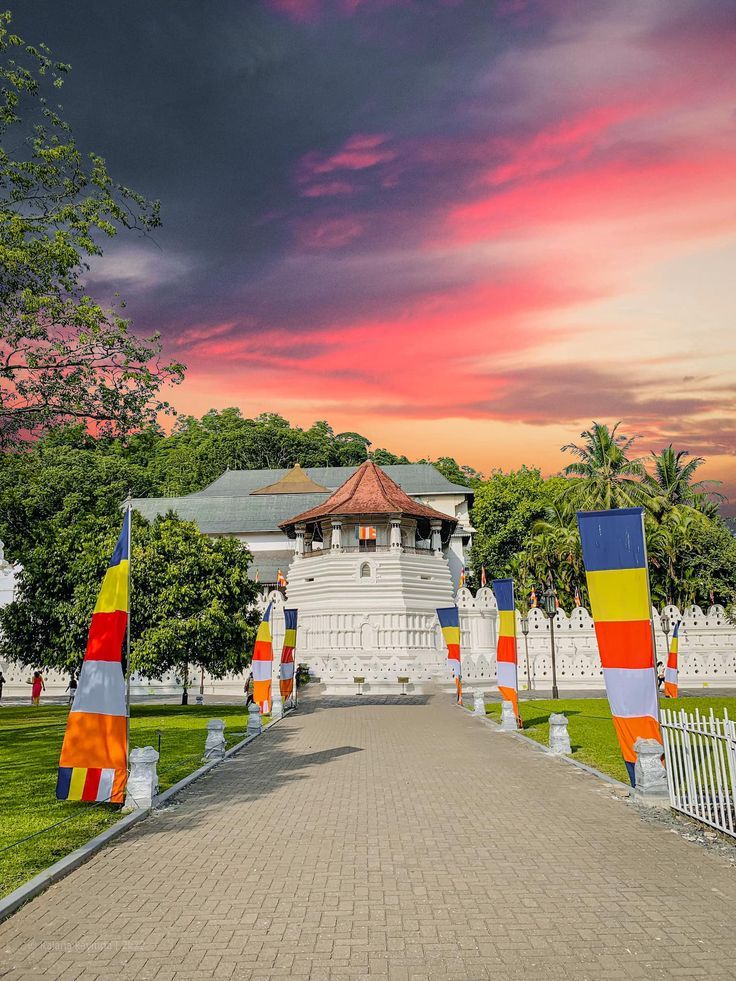 Temple of the Sacred Tooth Relic (Sri Dalada Maligawa)