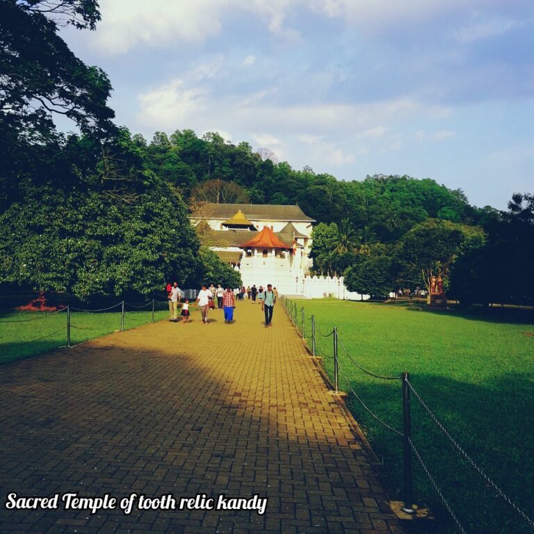 The Sacred Relic: Temple of the Tooth : Kandy